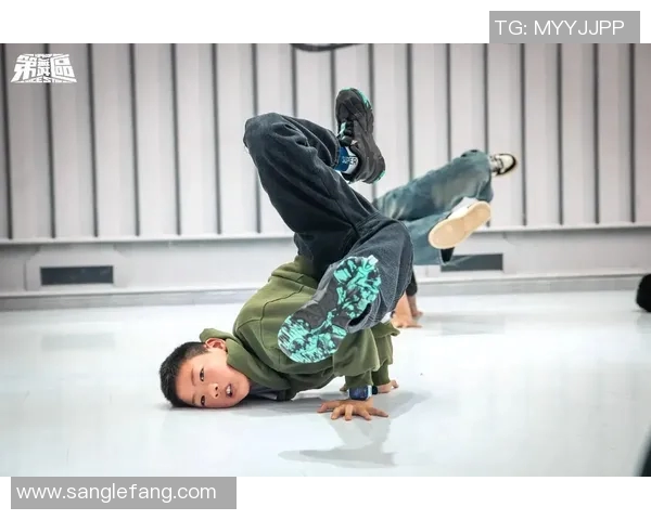 重庆街舞队的成功运营揭秘：从团队建设到舞蹈文化的深度探索