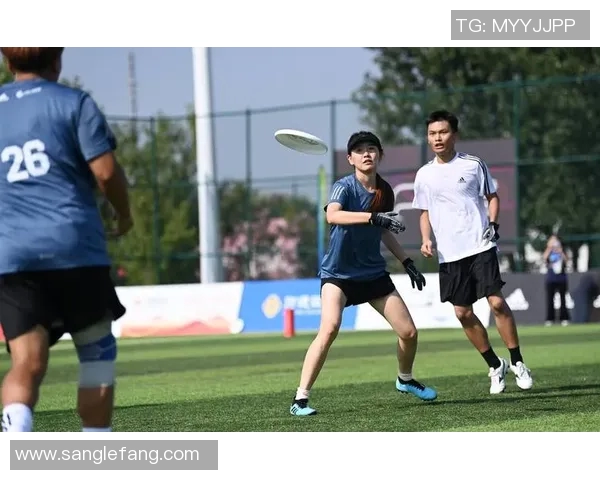 飞盘热潮席卷西安探秘西安飞盘队的训练与比赛节奏 飞盘热潮席卷西安探秘西安飞盘队的训练与比赛节奏