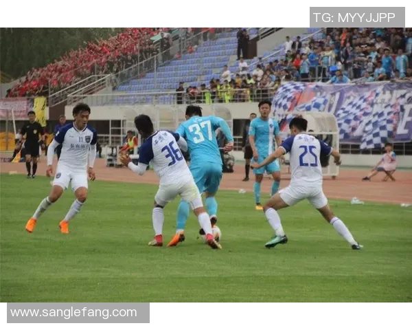 保定容大迎战陕西大秦全力争胜展现足球激情与团队精神