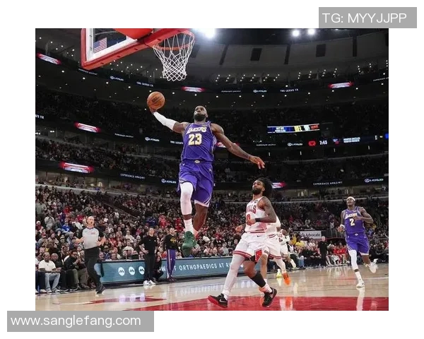 公牛与湖人激战正酣NBA直播精彩瞬间回顾与分析