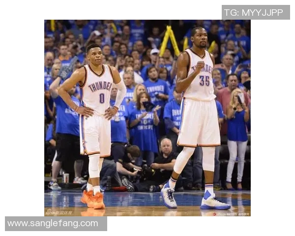 勇士与雷霆2015至2016赛季对决回顾及精彩瞬间分析