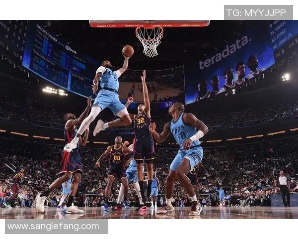 勇士与快船激战回顾2017年10月31日精彩录像分析与赛后点评