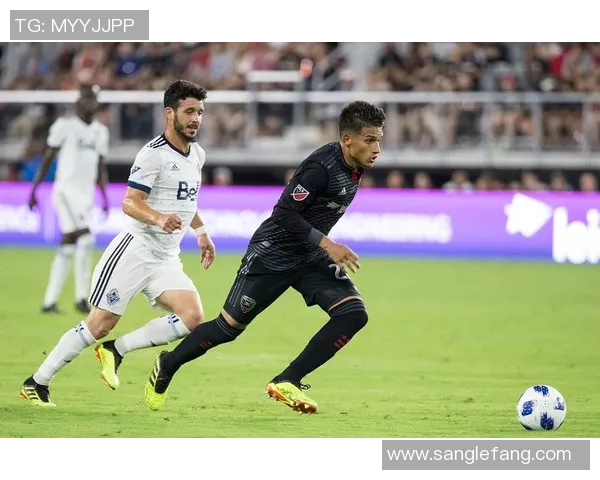 新英格兰队与白帽队激战正酣谁能在这场对决中笑到最后