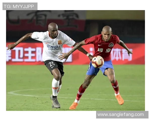 武汉卓尔迎战河南建业争夺中超联赛关键三分的激烈对决 武汉卓尔迎战河南建业争夺中超联赛关键三分的激烈对决