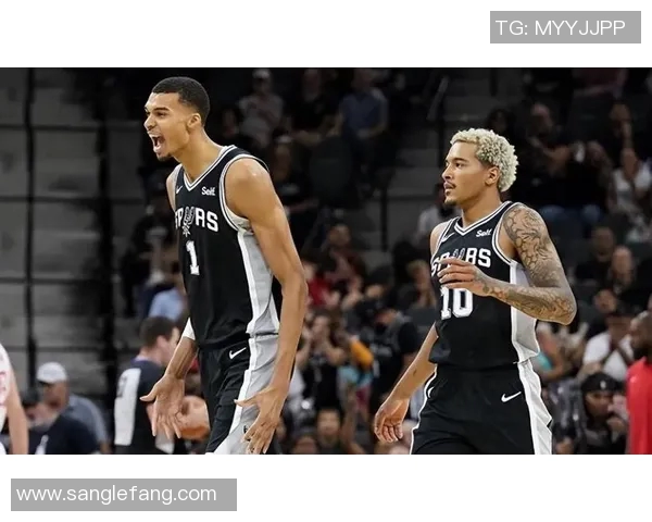 火箭与马刺精彩对决现场直播全程回顾与赛后分析 火箭与马刺精彩对决现场直播全程回顾与赛后分析