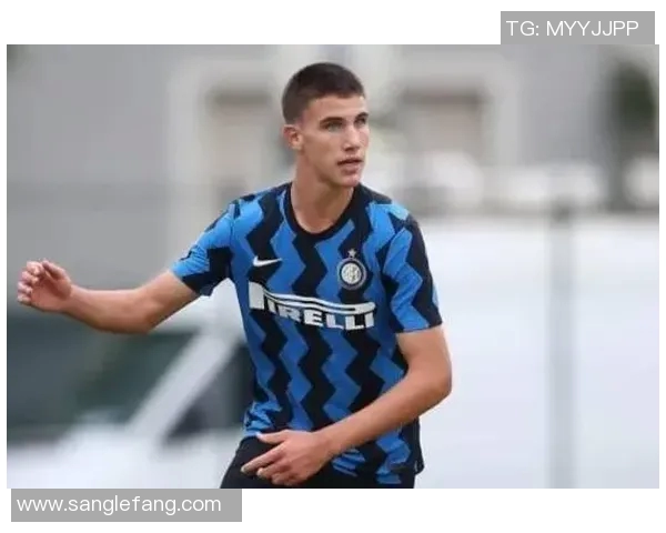 穆西亚拉的崛起之路：从青训小将到足球场上的耀眼明星