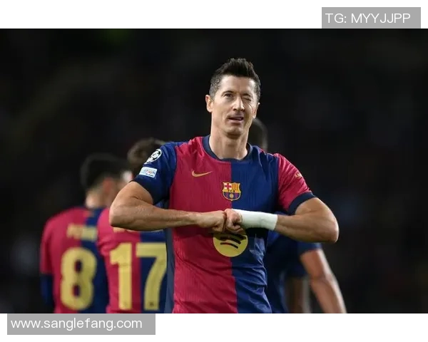 莱万状态火热欧冠赛场独占鳌头10场12球领跑射手榜